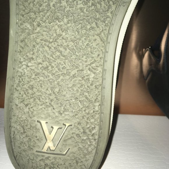 Louis Vuitton sneakers. - Picture 2 of 8